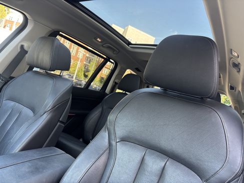 Used 2019 BMW X7 xDrive50i w/ Premium Package AWD/4WD image 18