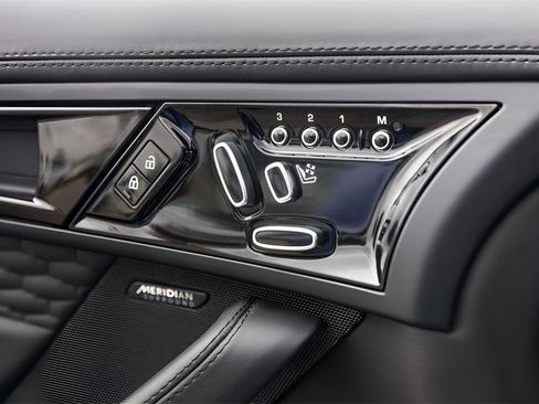 Used 2023 Jaguar F-TYPE R image 22