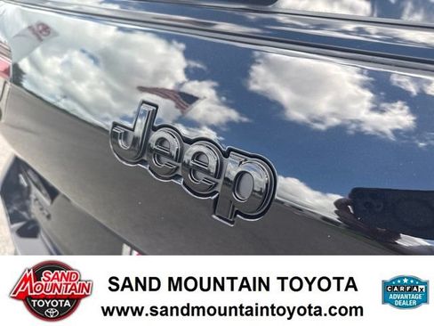 Used 2023 Jeep Grand Cherokee L Limited w/ Luxury Tech Group II AWD/4WD image 10