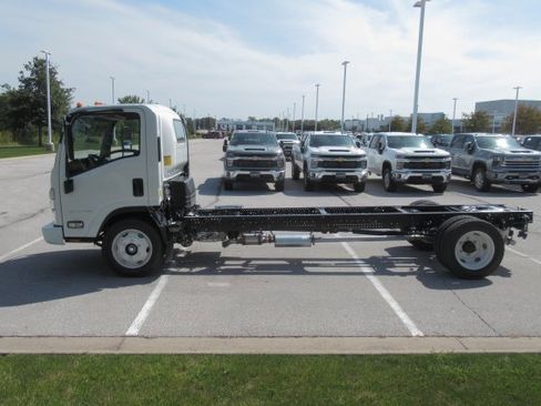 New 2025 Chevrolet Low Cab Forward image 6
