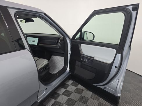 Used 2024 Rivian R1T Adventure Dual AWD/4WD image 18