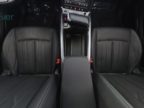 Used 2022 Audi e-tron Premium Plus image 24