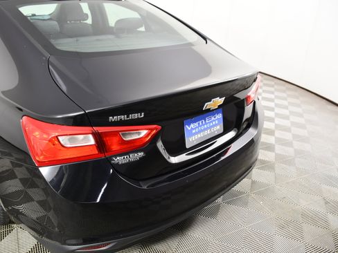 Used 2017 Chevrolet Malibu LT FWD image 15