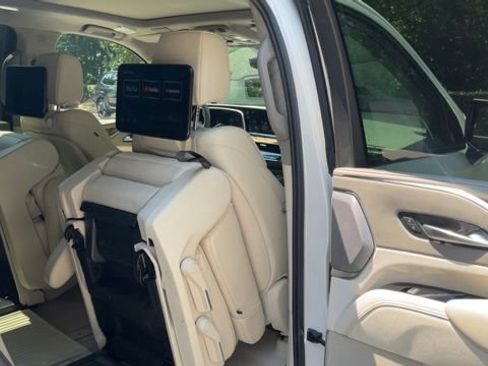 Used 2022 Cadillac Escalade Sport Platinum AWD/4WD image 12