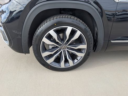 Used 2022 Volkswagen Atlas SEL Premium image 3