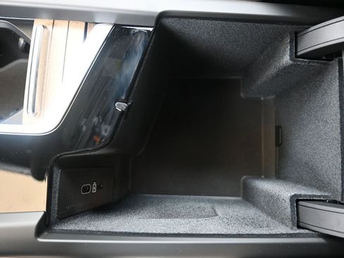 New 2026 Volvo XC60 B5 Plus w/ Protection Package Premier image 35