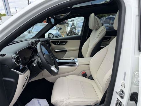 Used 2025 Mercedes-Benz GLC 350e 4MATIC image 16