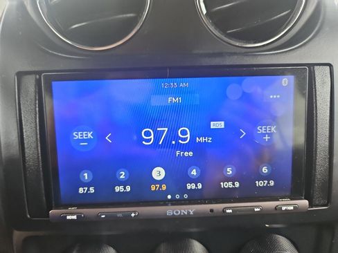 Used 2014 Jeep Patriot Latitude AWD/4WD image 30