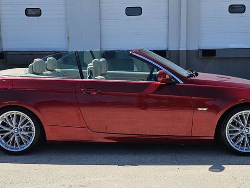 Used 2011 BMW 335i Convertible image 3