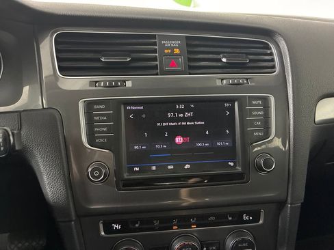 Used 2016 Volkswagen e-Golf SE w/ DC Fast Charging Package image 28