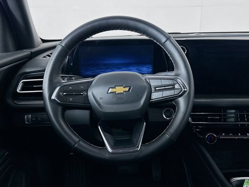 Used 2025 Chevrolet Traverse LT FWD image 18
