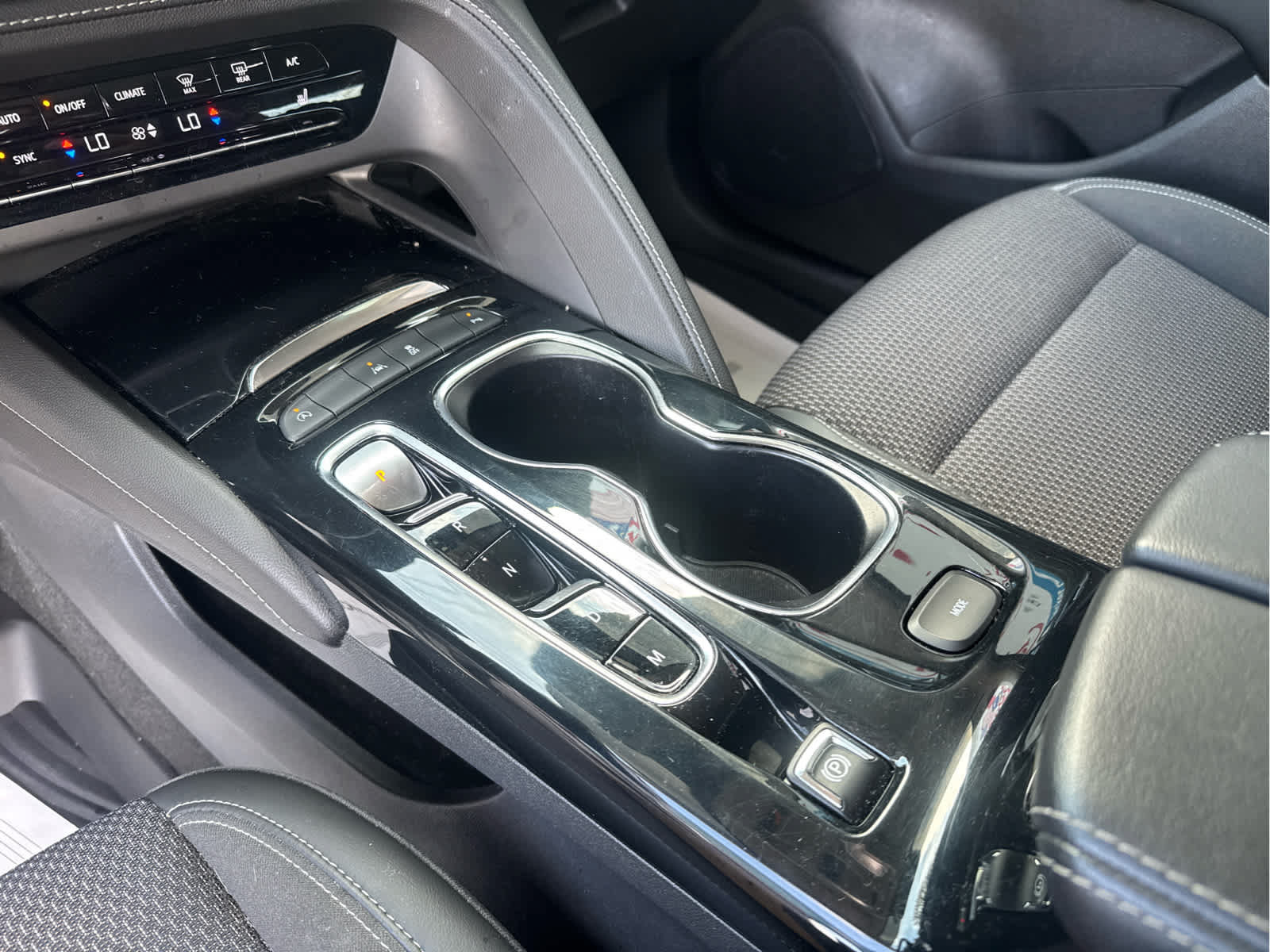 Used 2022 Buick Envision Preferred FWD image 28