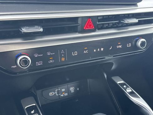 Used 2024 Kia Sorento S image 23