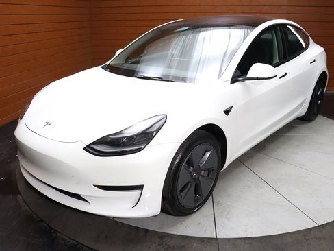 Used 2023 Tesla Model 3 Standard Range RWD image 5