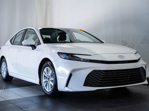 Used 2025 Toyota Camry LE FWD image 1