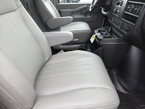 New 2026 GMC Savana 2500 w/ Driver Convenience Package RWD image 21