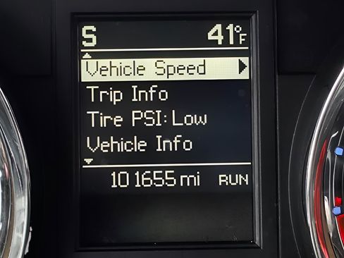 Used 2015 Chrysler Town & Country Touring image 28