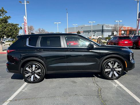 New 2026 Mitsubishi Outlander SE image 10