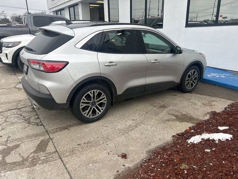 Used 2020 Ford Escape SEL image 3