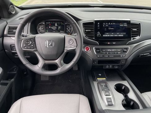 Used 2025 Honda Passport EX-L image 11