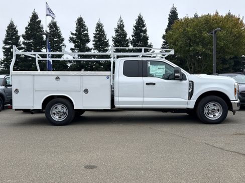 New 2025 Ford F350 XL w/ XL Chrome Package image 3