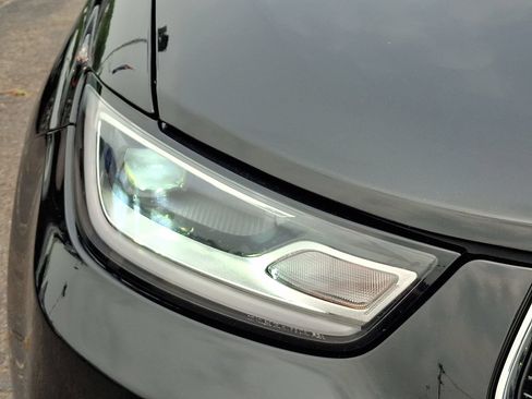 Used 2023 Chrysler Pacifica Touring-L FWD image 10