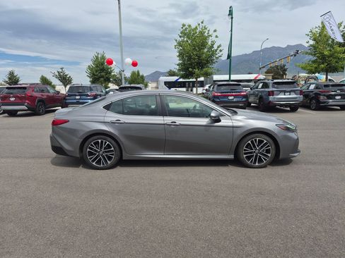 Used 2025 Toyota Camry XLE FWD image 2