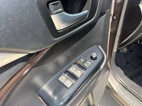 Used 2019 Toyota Highlander XLE AWD/4WD image 33