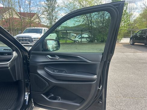 Used 2025 Jeep Grand Cherokee L Laredo image 14