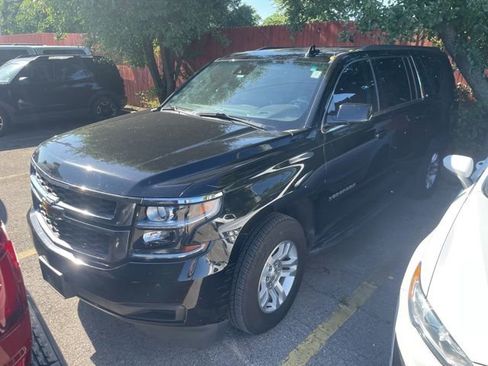 Used 2018 Chevrolet Suburban LT RWD image 2
