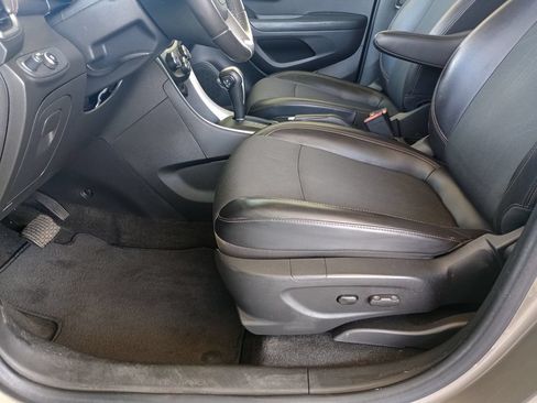 Used 2022 Chevrolet Trax LT w/ Sport Edition FWD image 17