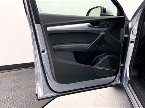 Certified 2025 Audi Q5 2.0T Premium Plus image 23