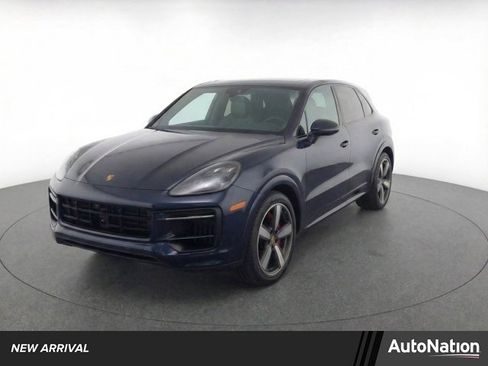 Used 2025 Porsche Cayenne GTS image 1