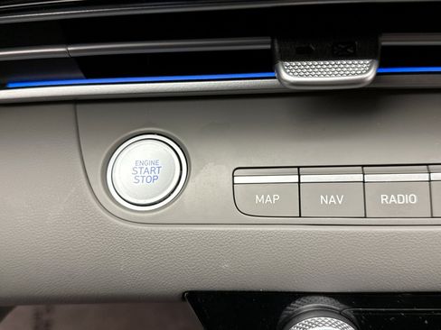 Used 2024 Hyundai Elantra SEL image 21