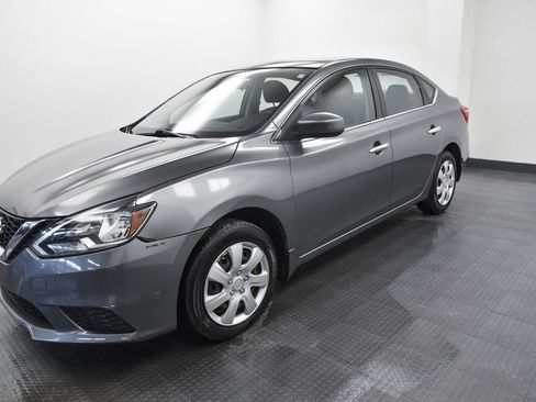 Used 2016 Nissan Sentra S image 3