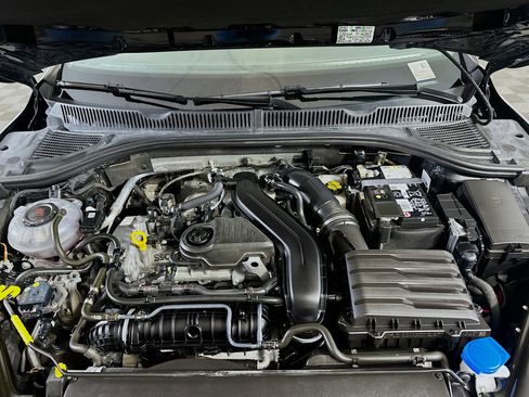 Used 2025 Volkswagen Jetta SE FWD image 33