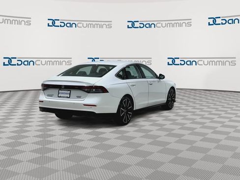 Used 2024 Honda Accord Touring image 9
