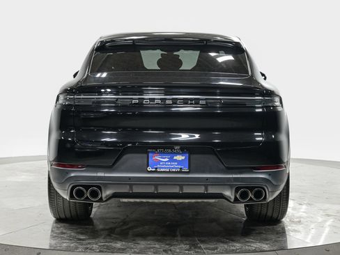 Used 2024 Porsche Cayenne Coupe w/ Premium Package Plus AWD/4WD image 5