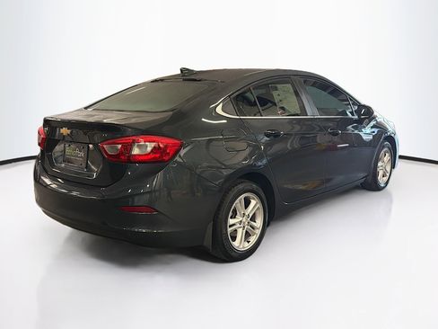 Used 2018 Chevrolet Cruze LT w/ Convenience Package FWD image 9