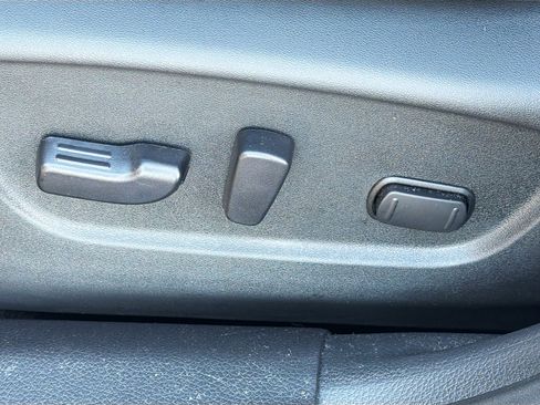 Used 2019 Nissan Rogue SL w/ Premium Package image 25