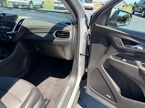 Used 2022 Chevrolet Equinox Premier AWD/4WD image 13