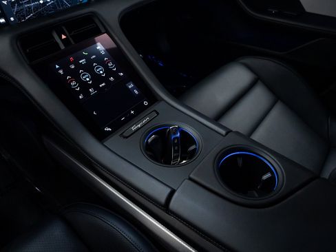 Used 2024 Porsche Taycan GTS image 15