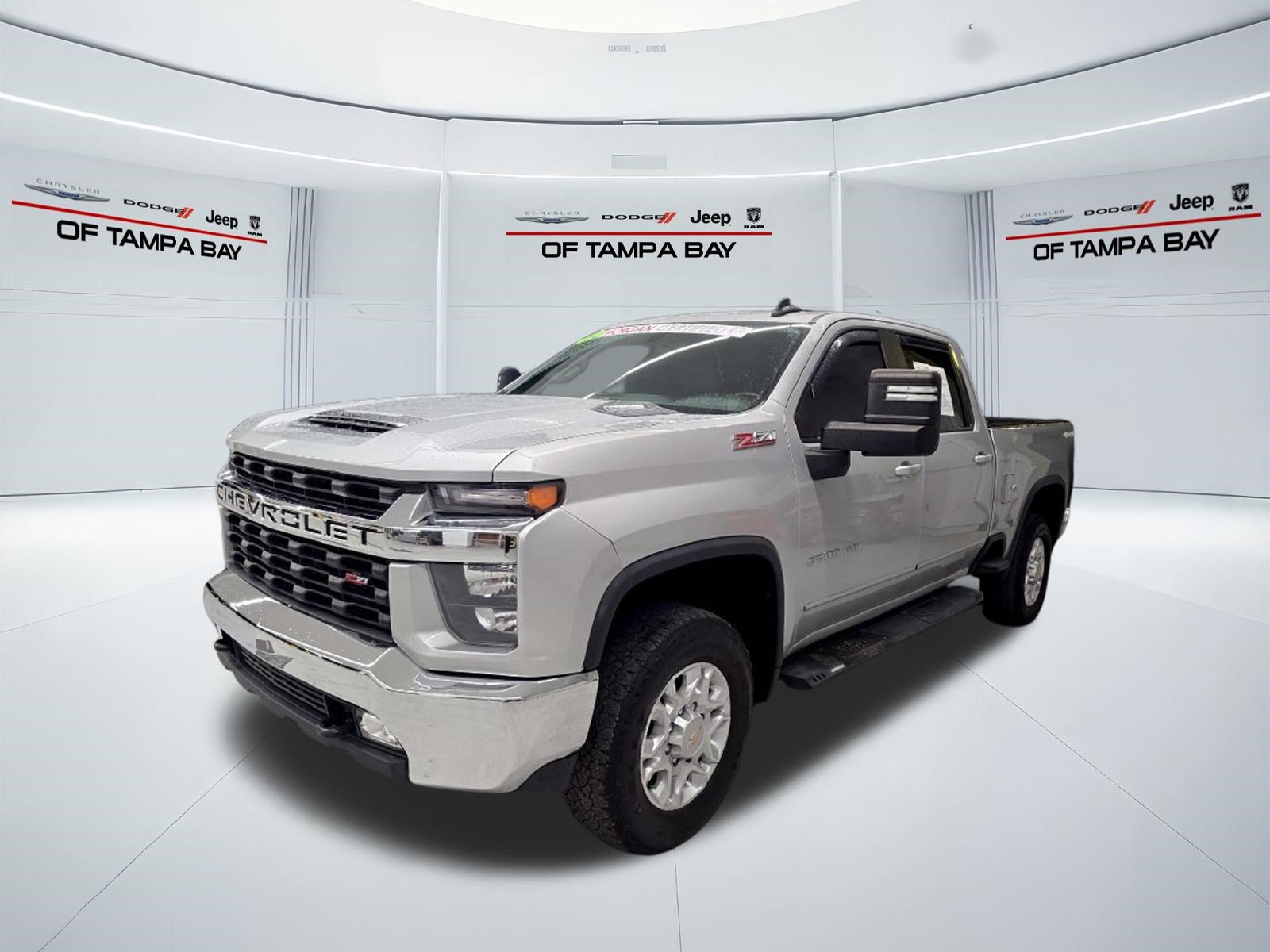 Used 2021 Chevrolet Silverado 2500 LT w/ Convenience Package AWD/4WD image 2