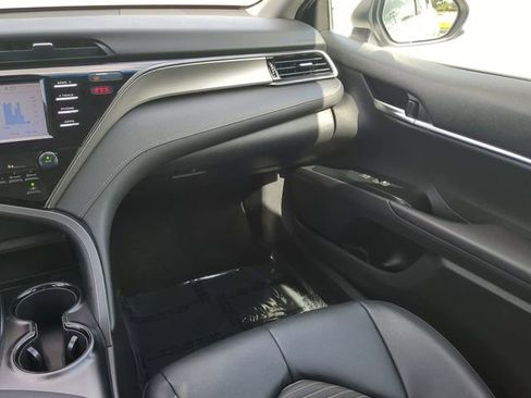 Used 2019 Toyota Camry SE FWD image 16