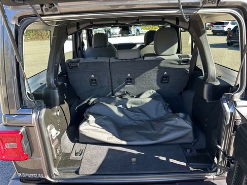 Used 2025 Jeep Wrangler Unlimited Sahara w/ Safety Group AWD/4WD image 13