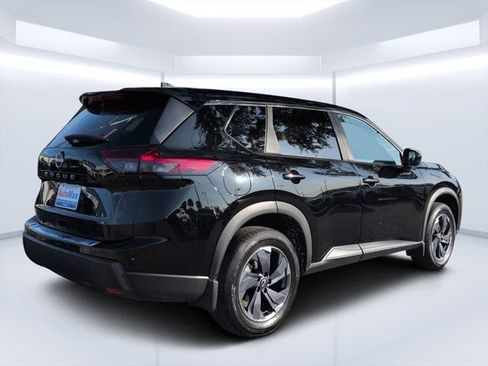 Used 2025 Nissan Rogue SV FWD image 3