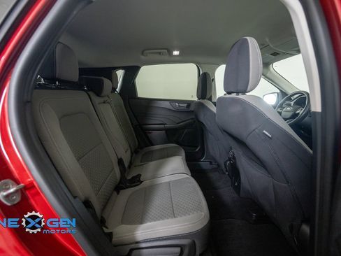 Used 2022 Ford Escape SE w/ SE Sport Appearance Package FWD image 39