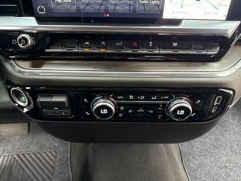 Used 2025 GMC Sierra 1500 SLT AWD/4WD image 26
