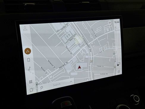 Used 2025 Land Rover Defender 130 X-Dynamic SE image 16