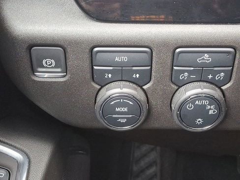 Certified 2025 Chevrolet Silverado 1500 LT image 23